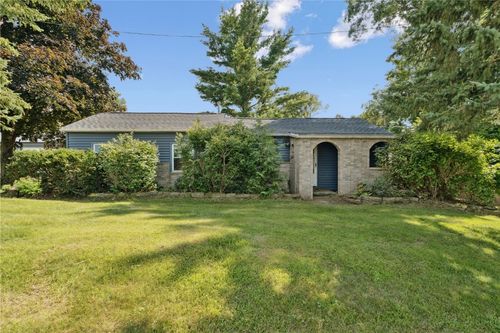 750 Dee Ln, Mount Vernon, IA, 52314-9728 | Card Image