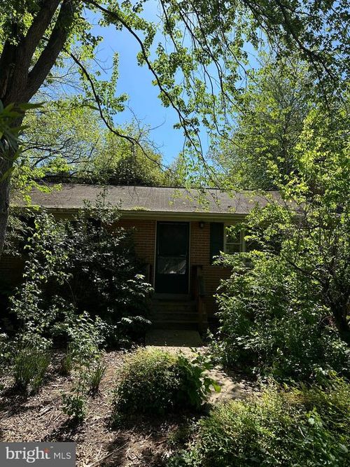 8033 Devlin Rd, BRISTOW, VA, 20136-1125 | Card Image