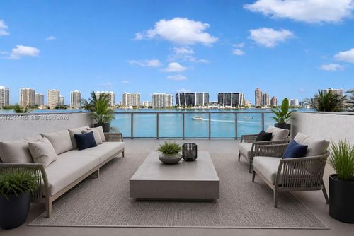 304-18100 N Bay Rd, Sunny Isles Beach, FL, 33160-2748 | Card Image