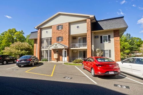 41-41 W Summit St, South Hadley, MA, 01075-2772 | Card Image