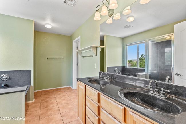 Primary Bathroom | Image 28