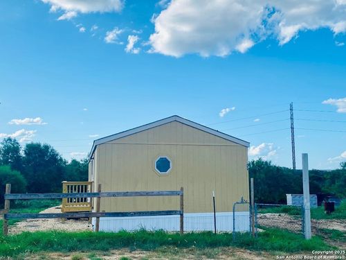 698 Forest Creek Rd, Devine, TX, 78016-2237 | Card Image