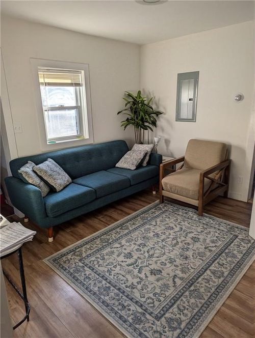 2-37 Ann St, Newport, RI, 02840-3435 | Card Image