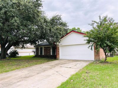 15006 Grassington Drive, House other with 3 bedrooms, 2 bathrooms and null parking in Channelview TX | Image 2