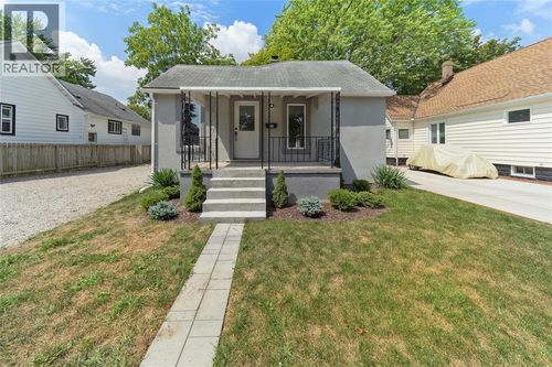 239 Proctor St, Sarnia, ON, N7T3G8 | Card Image