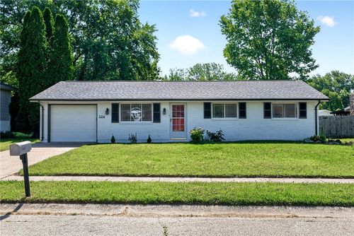 5214 Waverly St, Fairborn, OH, 45324-1831 | Card Image