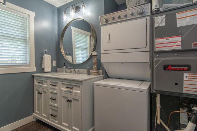 Laundry in bathroom | Image 27