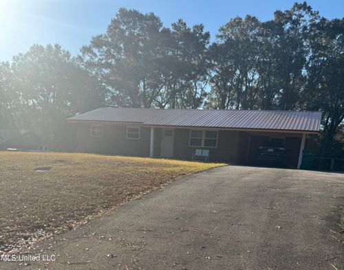 916 College Ave W, Wiggins, MS, 39577-3002 | Card Image