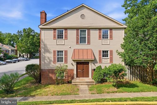 8031 Sleepy View Ln, SPRINGFIELD, VA, 22153-2921 | Card Image