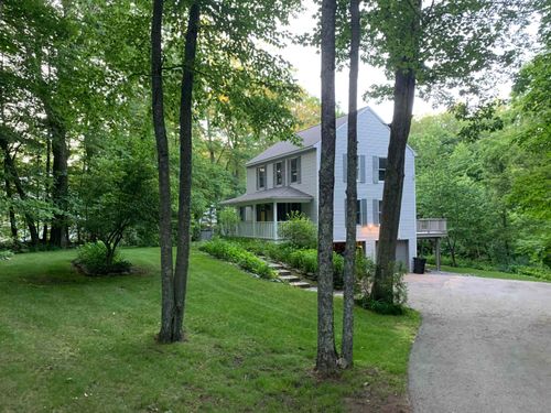 33 S Summer St, Nottingham, NH, 03290-5213 | Card Image
