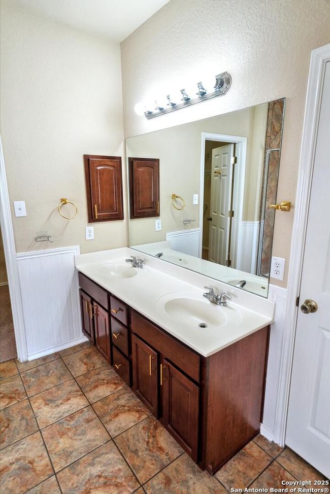 9022 Anderson Blf, House other with 5 bedrooms, 4 bathrooms and null parking in Converse TX | Image 27
