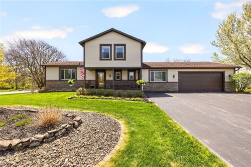 41 Woodstock Ln, Brockport, NY, 14420-9462 | Card Image