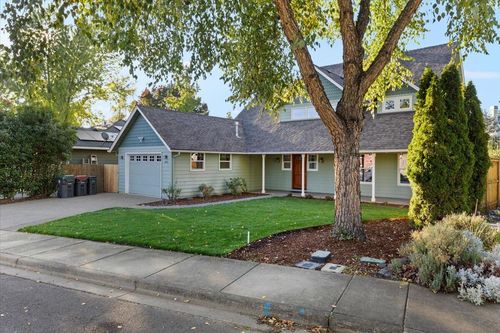 160 Vintage Cir, Jacksonville, OR, 97530-9707 | Card Image