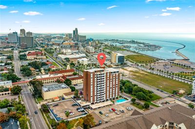 So close to downtown, the park and the seawall | Image 2