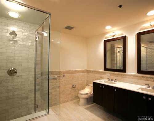 17c-5 Renaissance Sq, White Plains, NY, 10601 | Card Image