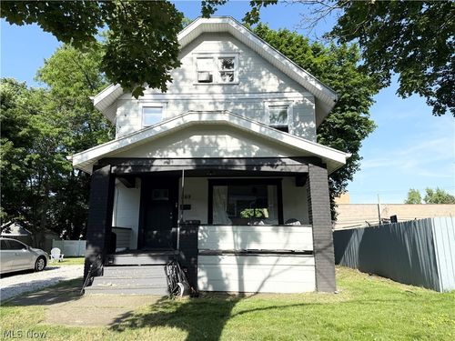 869 Berwin St, Akron, OH, 44310-2145 | Card Image