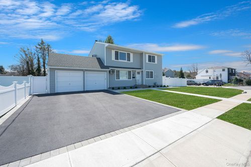 456 15th St, West Babylon, NY, 11704-2617 | Card Image