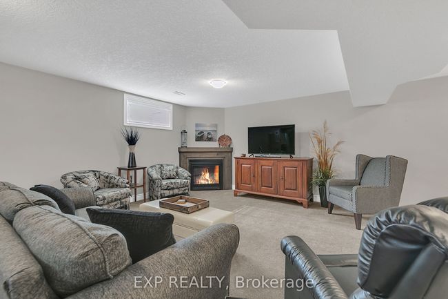 800 Baker Ave S, House attached with 3 bedrooms, 3 bathrooms and 2 parking in Listowel ON | Image 33