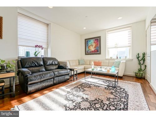 p101-111 S 15th St, PHILADELPHIA, PA, 19102-3000 | Card Image