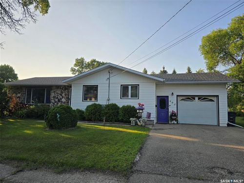 902 Assiniboia Ave, Grenfell, SK, S0G2B0 | Card Image