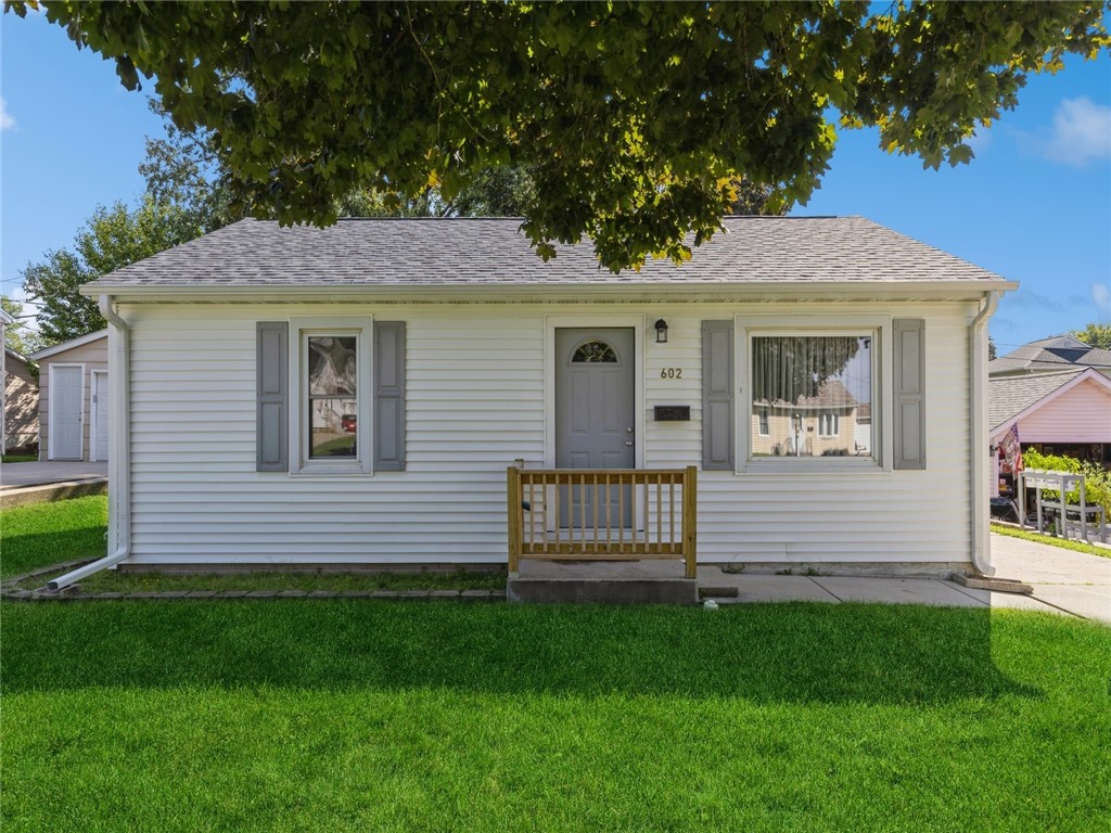 23rd St, Newton, IA 50208