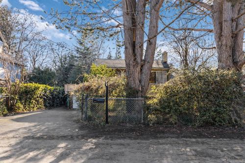 1957 Granite St, Victoria, BC, V8S3G2 | Card Image