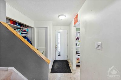 2119 Stonehenge Cres, Condo with 3 bedrooms, 2 bathrooms and 1 parking in Ottawa ON | Image 2