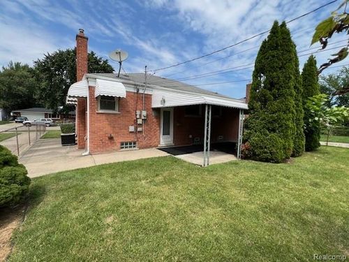 18240 Stephens Dr, Eastpointe, MI, 48021-1939 | Card Image