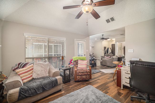 5501 Gateway Ln, House other with 3 bedrooms, 3 bathrooms and null parking in Arlington TX | Image 4