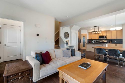 {{alt}} | Card Image