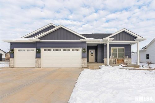 512 W Meadow Ln, Walcott, IA, 52773-8583 | Card Image