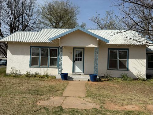 410 W Reiman St, Seymour, TX, 76380-2440 | Card Image