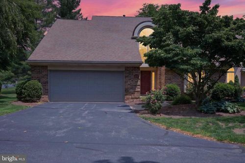 212 Willow Valley Dr, Lancaster, PA, 17602-4781 | Card Image