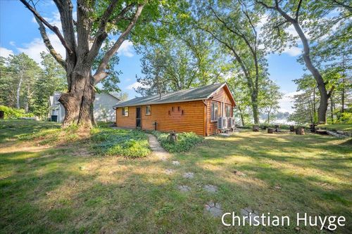 8818 E 128th St, Sand Lake, MI, 49343-9009 | Card Image