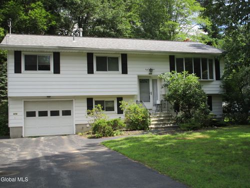 676 Pearse Rd, Niskayuna, NY, 12309-2944 | Card Image