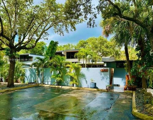 6437 Lemon Tree Ln, Miami Lakes, FL, 33014-6021 | Card Image