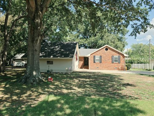 2407 Stoneville Rd, Dyersburg, TN, 38024-5227 | Card Image