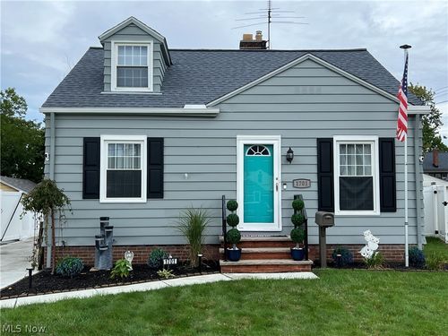 1701 Maple St, Wickliffe, OH, 44092-2422 | Card Image