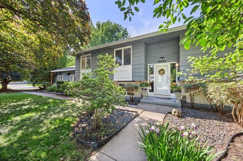 18885 Valley View Rd, Eden Prairie, MN, 55346-3942 | Card Image