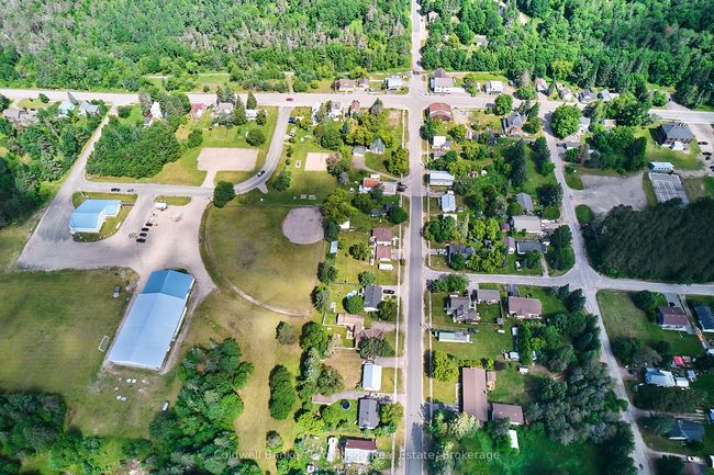 2148 Stisted Rd S, House other with 3 bedrooms, 2 bathrooms and 6 parking in Sprucedale ON | Image 33