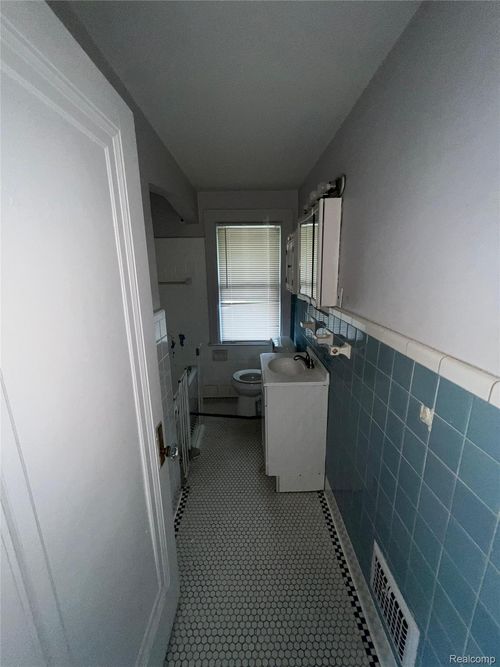 5727 Buckingham Ave, Detroit, MI, 48224-3256 | Card Image