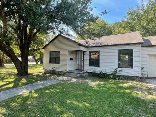 919 S Clements St, Gainesville, TX, 76240-5801 | Card Image