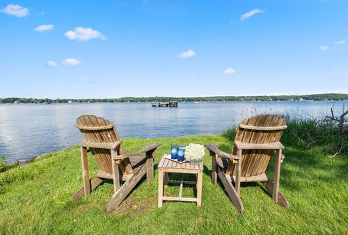2132 W Shore Dr, Delafield, WI, 53018-1237 | Card Image