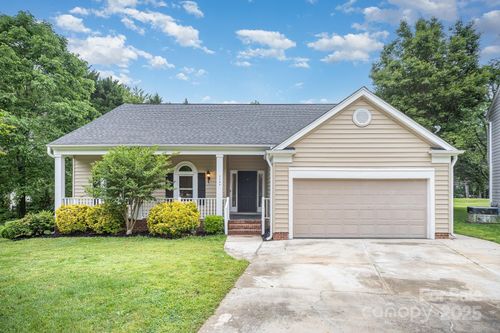 7106 Kinsmore Ln, Charlotte, NC, 28269-8931 | Card Image