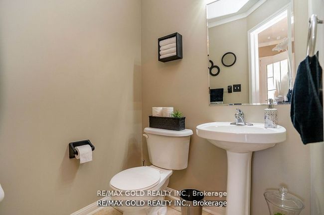 34 Jingle Cres, House attached with 4 bedrooms, 4 bathrooms and 2 parking in Brampton ON | Image 17