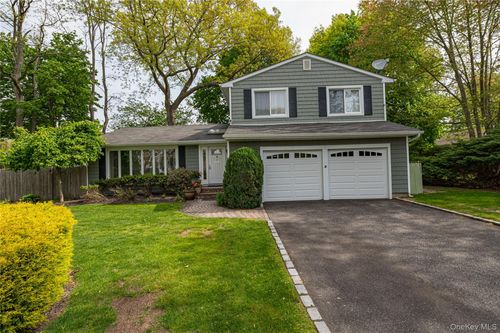 17 Lodge Ln, Miller Place, NY, 11764-1913 | Card Image
