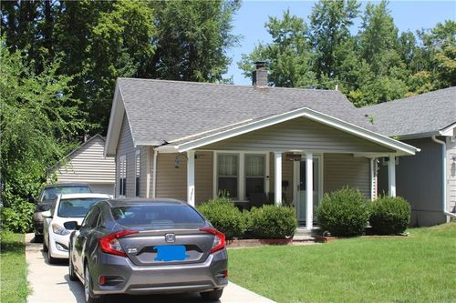 24 78th Ter, Kansas City, MO, 64114-1830 | Card Image
