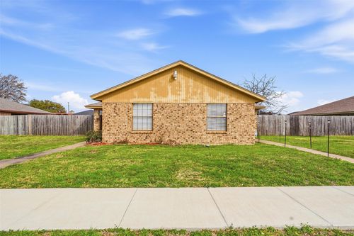 1109 Mountain View St, Glenn Heights, TX, 75154-8649 | Card Image