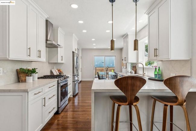 1026 Court St, House other with 4 bedrooms, 3 bathrooms and 1 parking in Alameda CA | Image 8