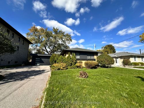 26 Trophy Dr, North York, ON, M4A1L8 | Card Image